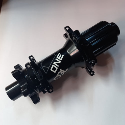 GIANT HUB REAR DT 240S 28H BOOST S/PULL