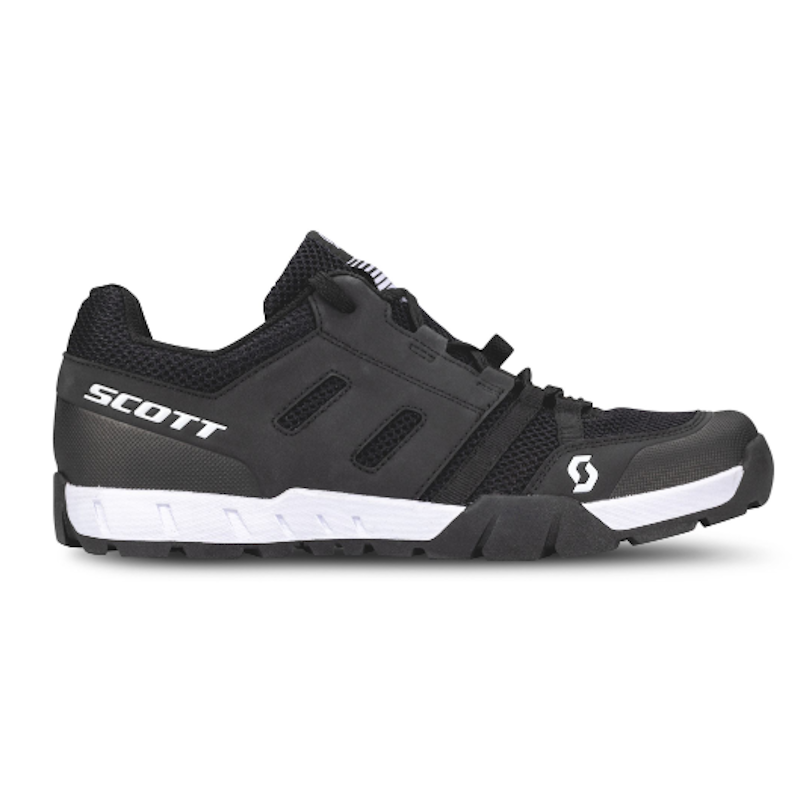 SCOTT SHOE CRUS-R LACE – BLACK / WHITE